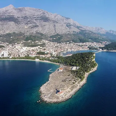 With A Parking Space - 5984 Makarska