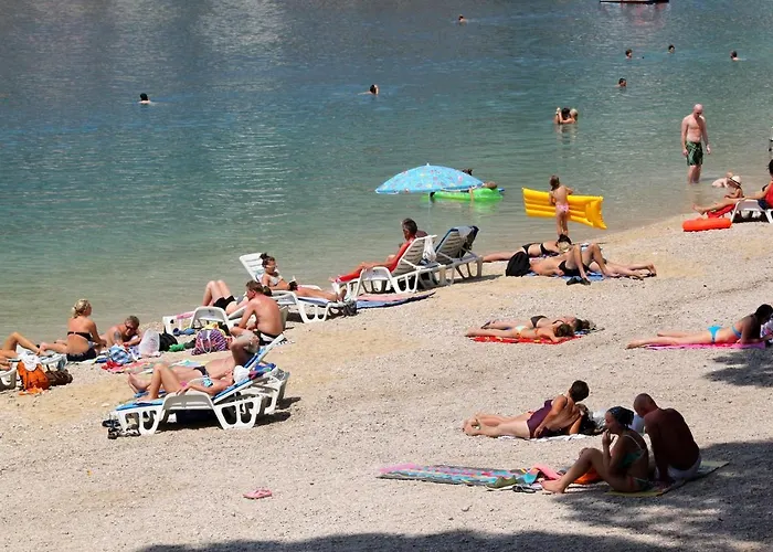 Apartment With Parking Space - 5984 *